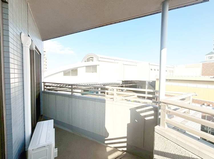 バルコニー 頬をなでる、優しい風を感じることが出来ます。