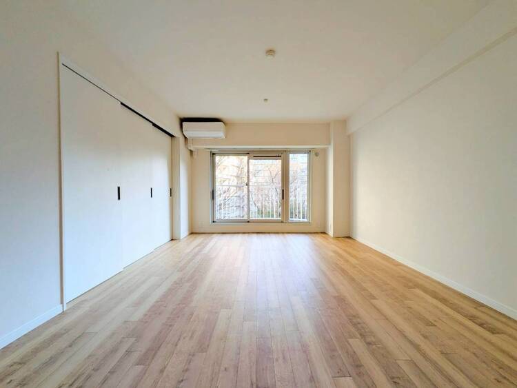 居間 居心地の良い空気感は、暮らしのステージを彩り、心からのやすらぎと満足感を与えてくれます。