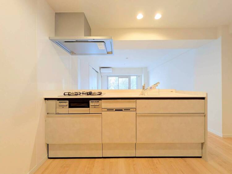 キッチン スマートな意匠と充実の機能を備えたキッチンが、暮らしにおいしい彩りを添えます。