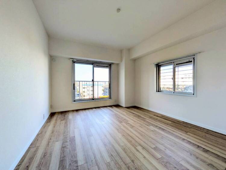 寝室 ベッドも十分に設置するスペースがあります。