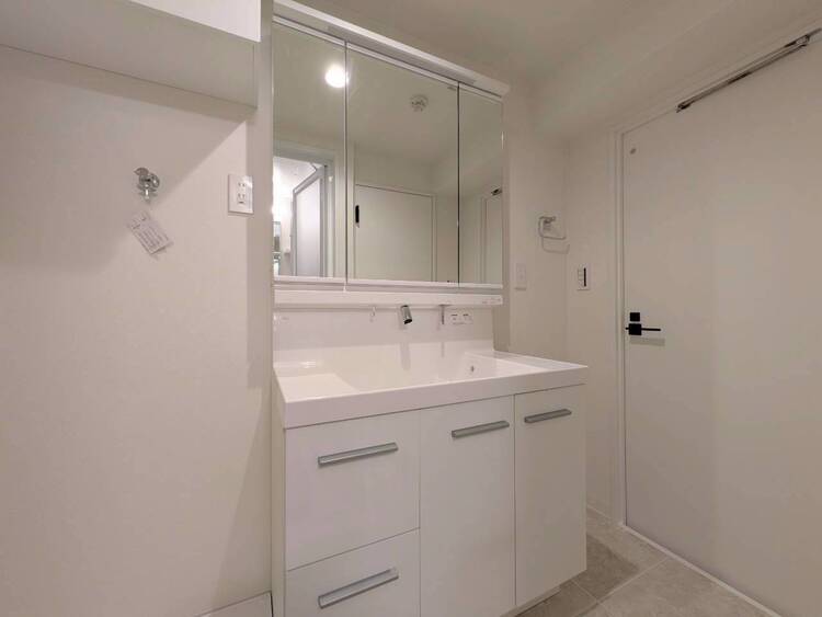 洗面 何かと物が増える場所だからこそ、スッキリと見映えの良い空間に。