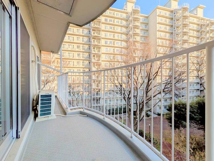 バルコニー 暮らしの中で、光と風を演出してくれるバルコニー。