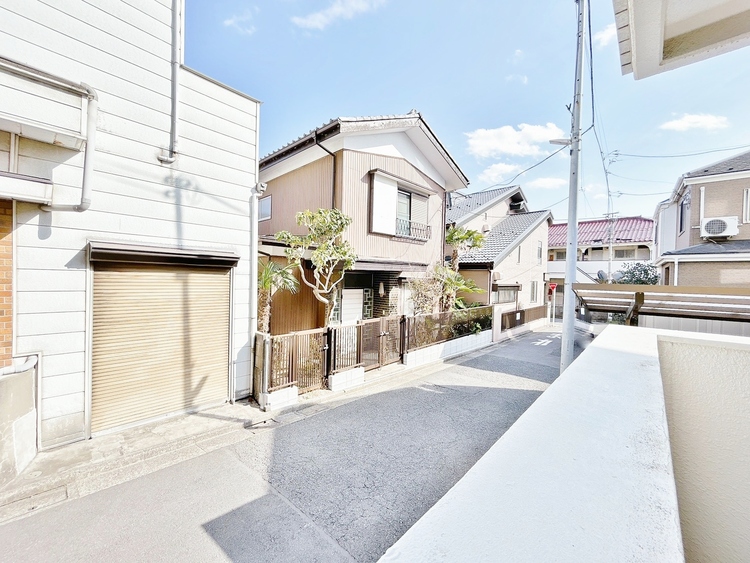 バルコニー 窓を開けると広がる青空。心をリフレッシュして日々を過ごしていきましょう。