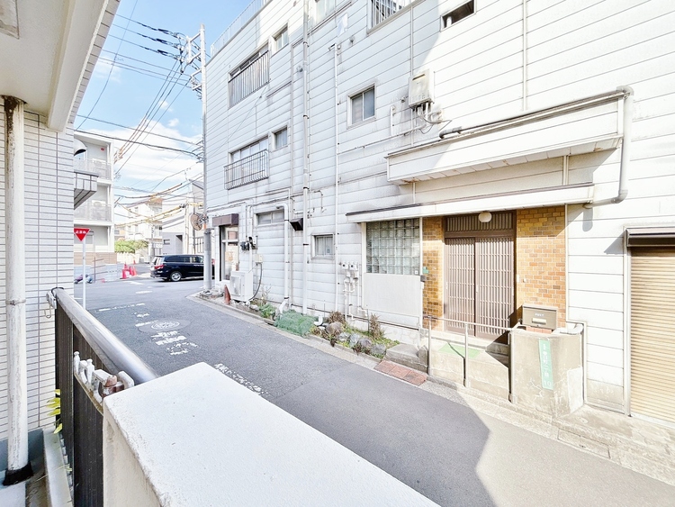バルコニー 頬をなでる、優しい風を感じることが出来ます。