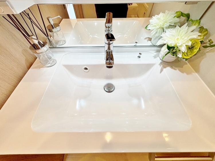 洗面 何かと物が増える場所だからこそ、スッキリと見映えの良い空間に。