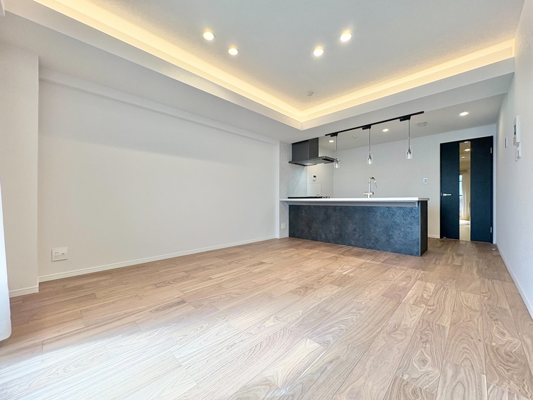 居間 飾り過ぎないシンプルな内装と偏り過ぎないデザインで統一しました。