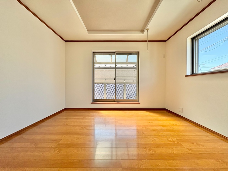 寝室 ベッドも十分に設置するスペースがあります。