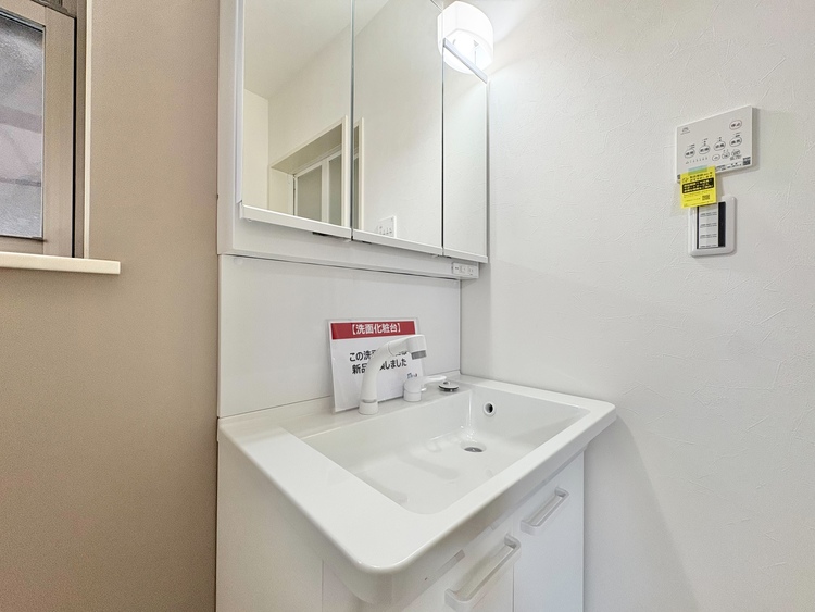 洗面 何かと物が増える場所だからこそ、スッキリと見映えの良い空間に。