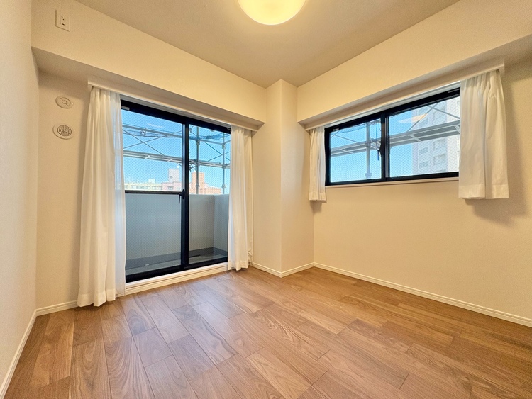 寝室 ベッドも十分に設置するスペースがあります。