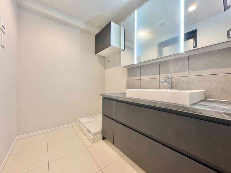 洗面 清潔感と心地よさを重視した、上質感漂うパウダールーム。