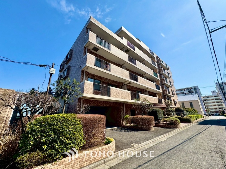 外観 漂う上質な空気感、マンションに入れば「おかえりなさい」と笑顔で迎えてくれるエントランス。最良の心配りを感じるマンションでした。