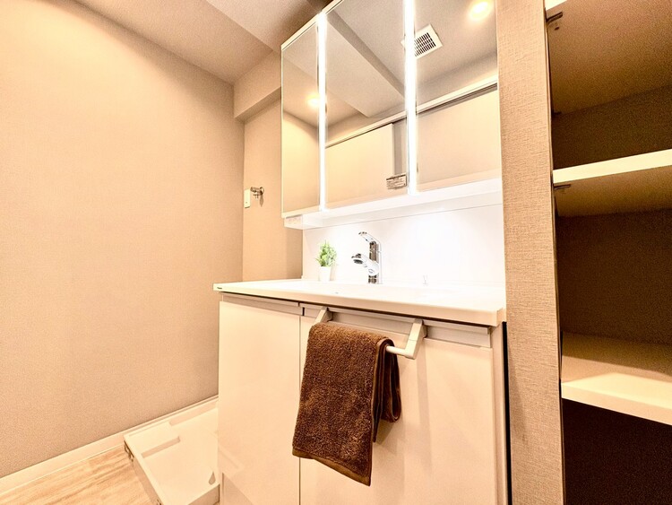 設備 何かと物が増える場所だからこそ、スッキリと見映えの良い空間に。