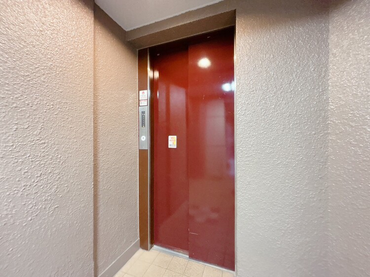 設備 エレベーターの管理も、きちんと行き届いてます。