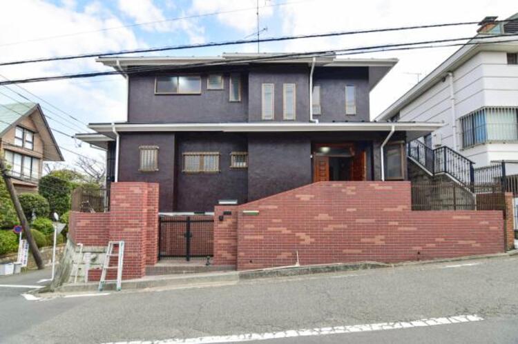 外観 爽やかな陽光がもたらす至福の時間、ゆっくりと装いを変えていく街の情景、高く青い空のと悠久を感じる自然、この街ならではの美しい情景が織りなす時を感じ始まる家族の物語