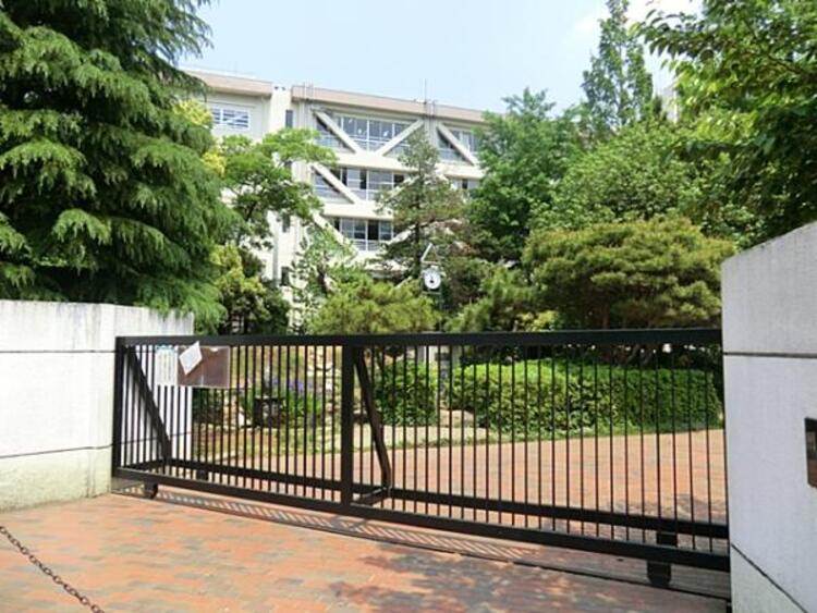 周辺 川崎市立久本小学校	1400m