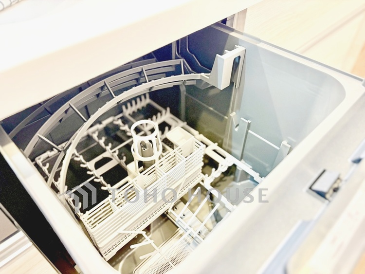 キッチン 【Kitchen】機能性と美しさを兼ね備えた設計。収納もしっかり確保され、生活感をすっきり保てます。日々を整えるキッチンです。