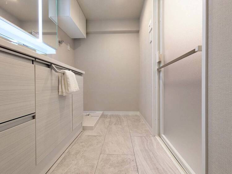その他 十分な広さの脱衣所。