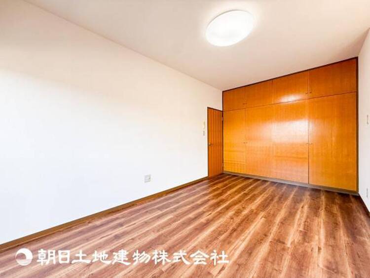 内装 【居室】爽やかな空間演出とセンス良く纏められた室内は素敵な寛ぎ空間です。