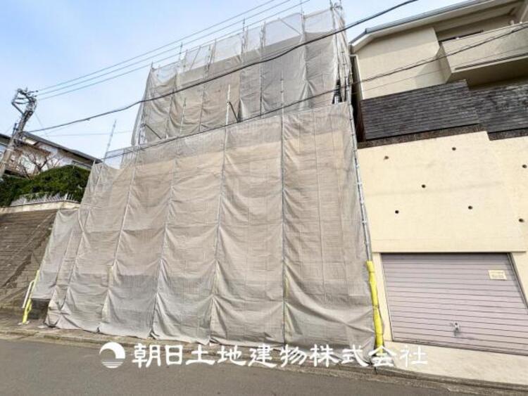 外観 【リビング】大切なご家族、招いた友人と過ごすひと時を溢れる光が優しく包み込む空間。