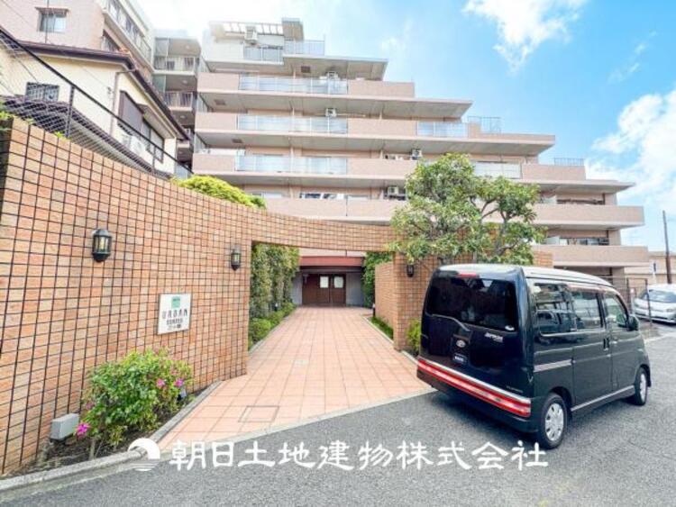 外観 大切なご家族、招いた友人と過ごすひと時を溢れる光が優しく包み込む空間。