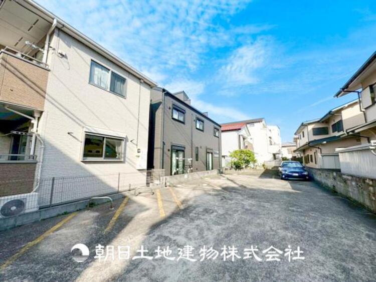 外観 【外観写真】家族の色を映し出す洗練された邸宅は、ずっと輝き続けながらいつしか街の風景に溶け込んでいきます。