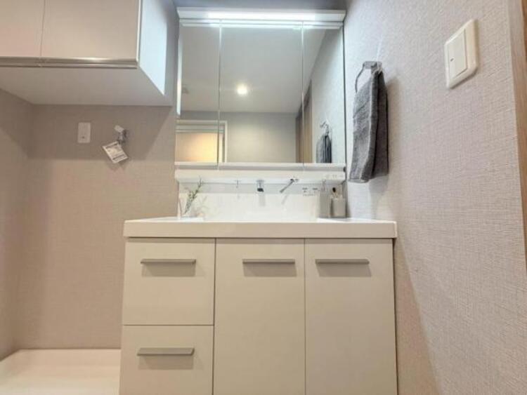 洗面 【洗面・脱衣所】普段は人目につかないスペースにもこだわりを。つくり手の気持ちを『心』がつたわります。