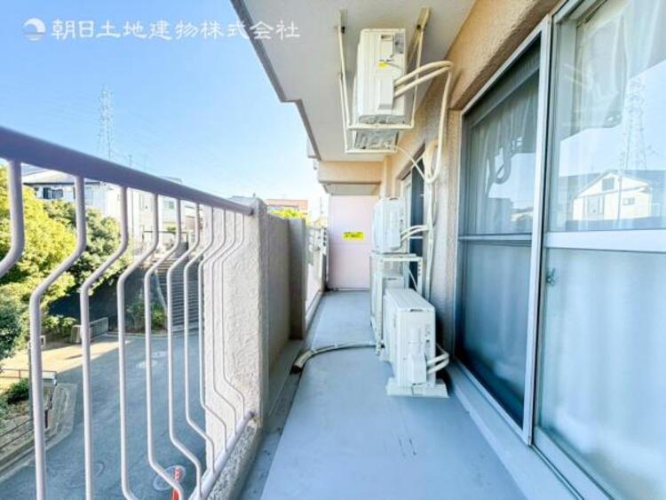 バルコニー 【バルコニー】太陽の光と爽やかな風でお洗濯物は気持ちいいです。