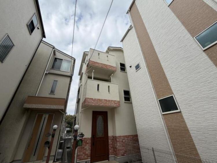 外観 ●〇物件の陽当りや通風・仕様設備やお部屋の大きさの比較、近隣・周辺環境や街並みなど、資料には掲載していない情報が現地にはたくさんあります。資料だけで不動産を購入できるという方はいません。ぜひ現地へ〇● 