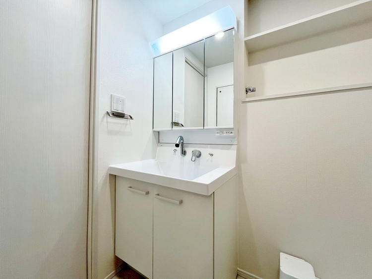 洗面 何かと物が増える場所だからこそ、スッキリと見映えの良い空間に。