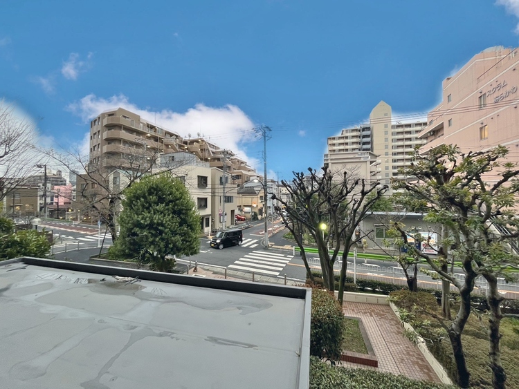 バルコニー 頬をなでる、優しい風を感じることが出来ます。