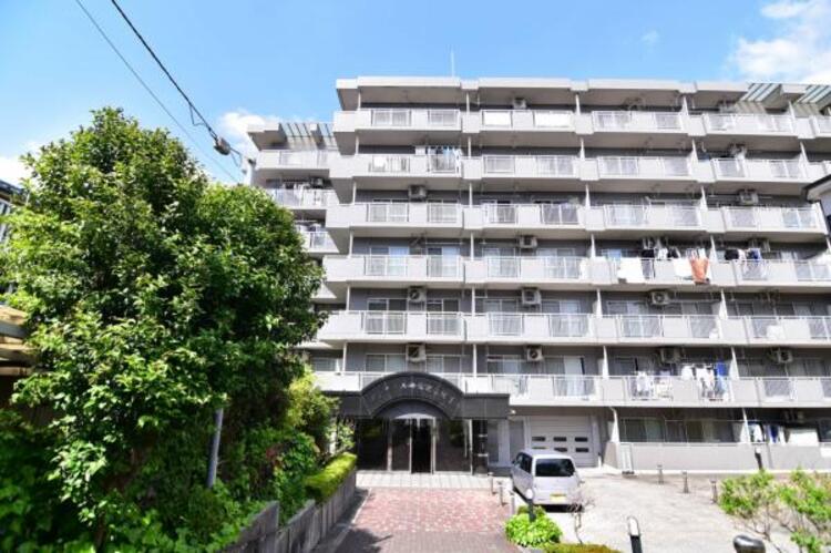 外観 凛とした落ち着いた佇まいの邸宅。お友達などが遊びに来た時も自慢したくなる外観デザインです。
