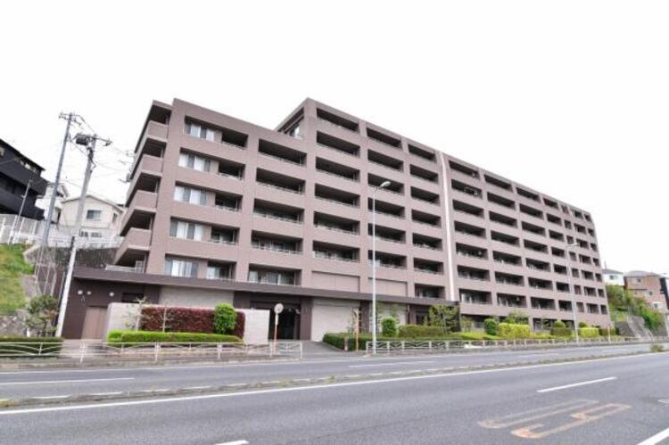 外観 凛とした落ち着いた佇まいの邸宅。お友達などが遊びに来た時も自慢したくなる外観デザインです。