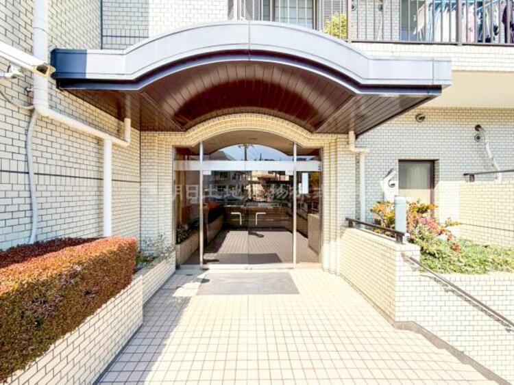 エントランス 【エントランス】段差がないバリアフリー配慮されたエントランスです。