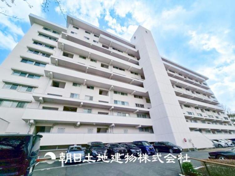 外観 【外観写真】時代の流行ではなく拘りを貫く。シックなカラートーンで街並みに溶け込む外観は、主張し過ぎず、かつ平凡ではない絶妙なバランスで輝きを放ちます。