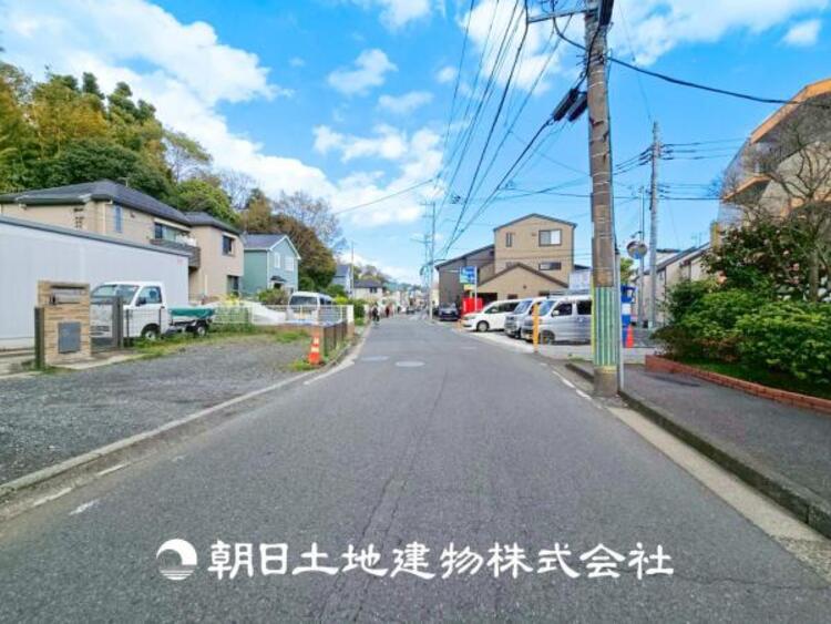 外観 【外観写真】家族の色を映し出す洗練された邸宅は、ずっと輝き続けながらいつしか街の風景に溶け込んでいきます。