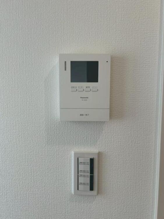 内装 2階にはインターホン設備がございます。お部屋からすぐに確認することができます。