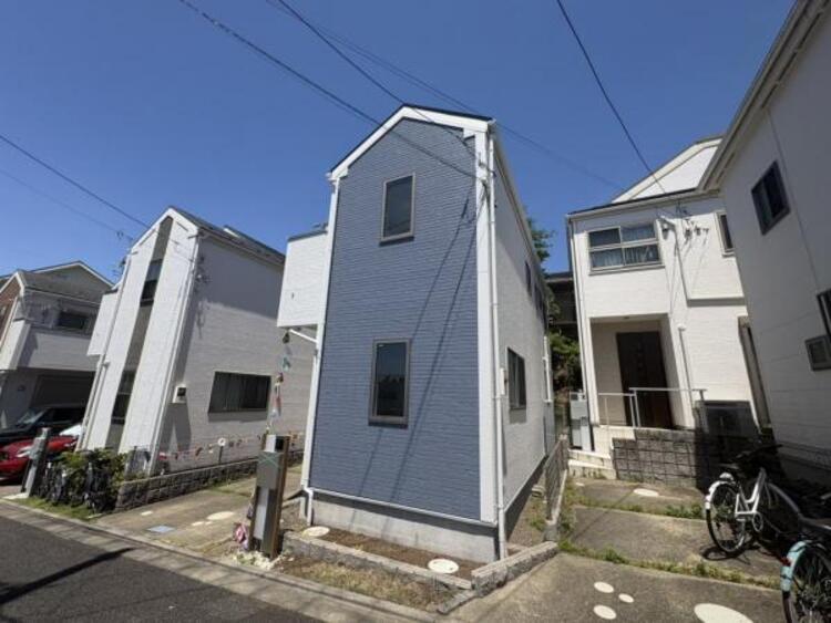 外観 前面道路は4.5ｍございます。毎日のお車の出し入れもストレスなく行えます。