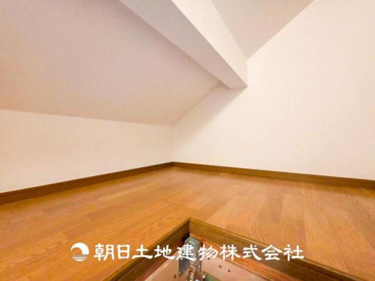 収納 【小屋裏収納】たっぷりの収納スペースで快適な暮らしのサポート。