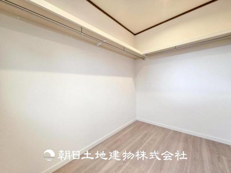 収納 【WIC】収納に便利なウォークインクローゼットがあり、衣類をまとめてしまえるので管理がしやすいです。