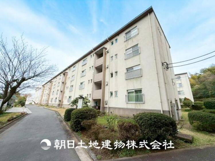 外観 【外観写真】表現された空間はたくさんの光を浴び、風を感じ、暮らしの時間を豊かにしてくれます。デザインされた空間と競い合うかのような充実した建物と共に大切な家族の思い出を刻んでいきます。