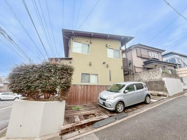 外観 緑に恵まれたエリアで、自然に包まれた穏やかな暮らしを実現！！緑の潤いを感じながらホッと生活できそう。四季の移り変わりを感じられる贅沢な空間で、暮らしの夢を育む、あらたな住生活をスタートしてみませんか？ 