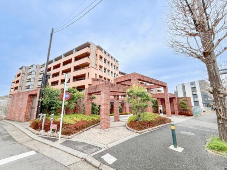 外観 家の良し悪しだけではなく周辺環境も重要なポイントとなります！ご案内時に周辺環境もご案内いたします！流行に左右されず将来にわたって価値が継続する佇まい！良好な住環境が保たれたエリアで新生活を過ごせます 