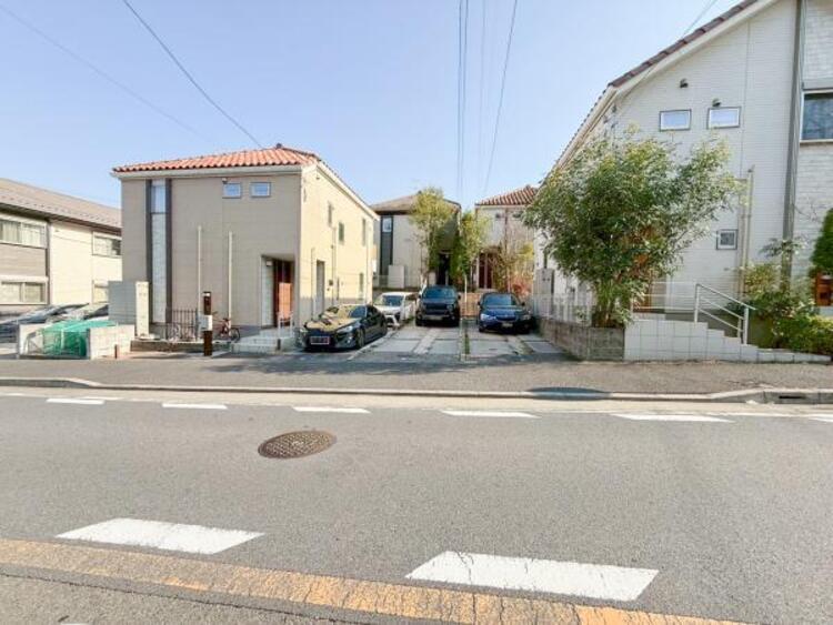 外観 緑に恵まれたエリアで、自然に包まれた穏やかな暮らしを実現！！緑の潤いを感じながらホッと生活できそう。四季の移り変わりを感じられる贅沢な空間で、暮らしの夢を育む、あらたな住生活をスタートしてみませんか？ 