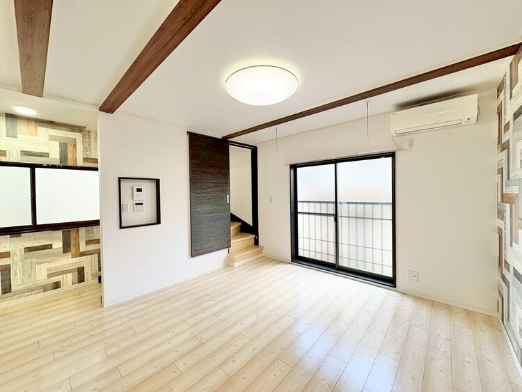 居間 居心地の良い空気感は、暮らしのステージを彩り、心からのやすらぎと満足感を与えてくれます。