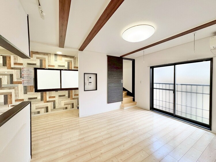 居間 飾り過ぎないシンプルな内装と偏り過ぎないデザインで統一しました。