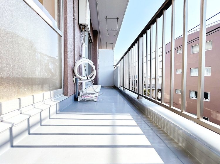 バルコニー 暮らしの中で、光と風を演出してくれるバルコニー。