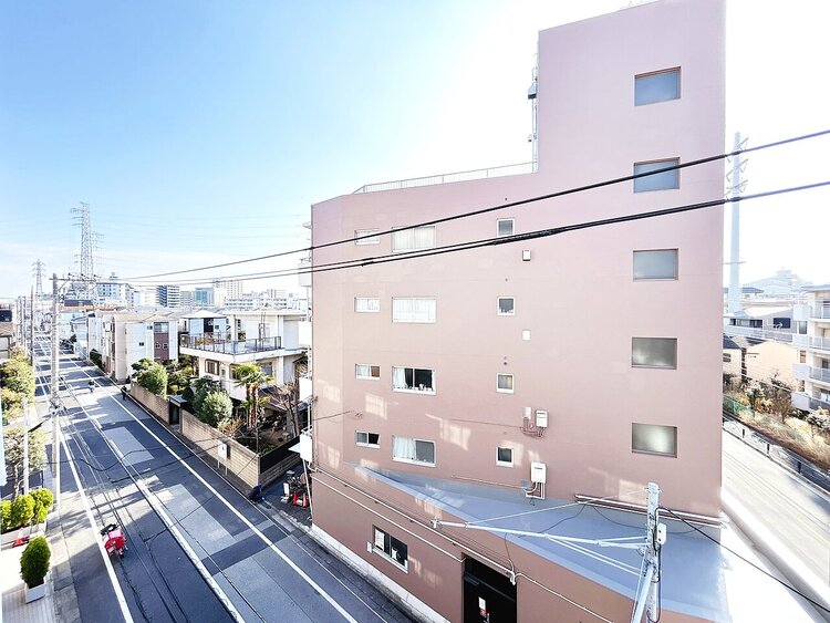 バルコニー 頬をなでる、優しい風を感じることが出来ます。