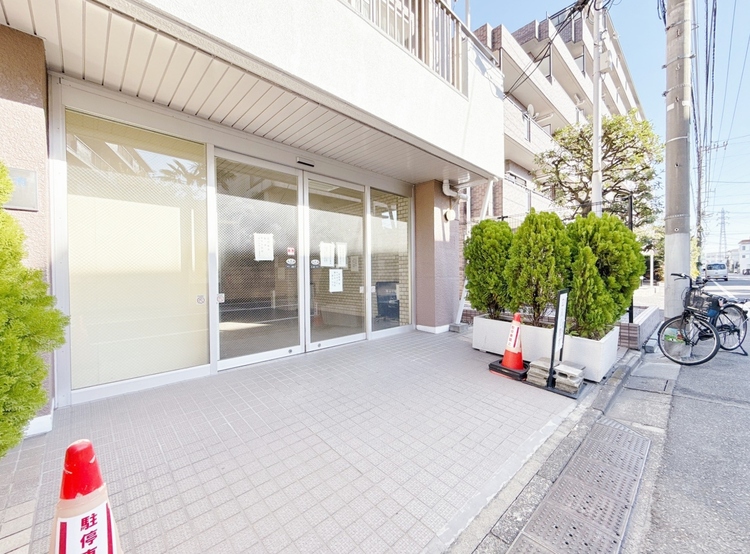 エントランス 外と内をつなぐエントランスは、まさに顔となる場所。