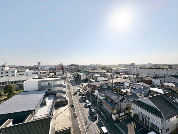 バルコニー 窓を開けると広がる青空。心をリフレッシュして日々を過ごしていきましょう。