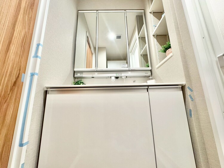 洗面 何かと物が増える場所だからこそ、スッキリと見映えの良い空間に。